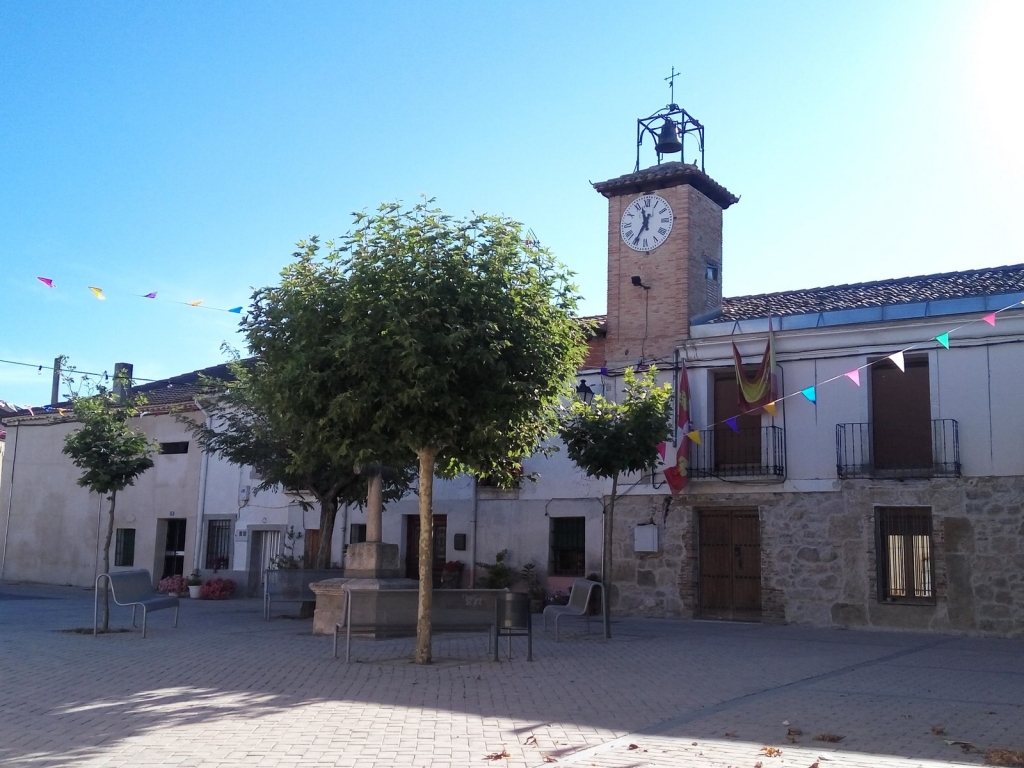 Quintanilla de Arriba: Plaza Mayor y Ayuntamiento
